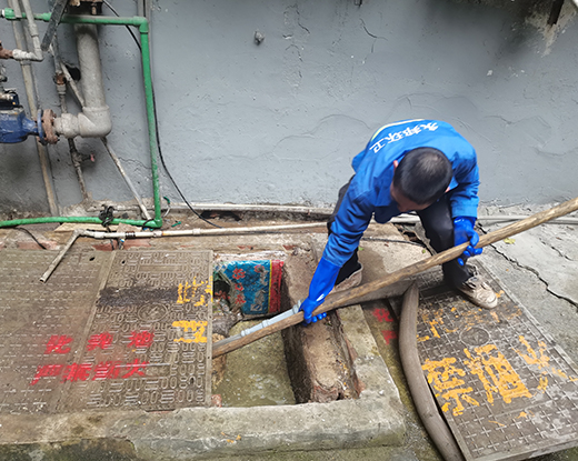 横沥镇清掏化粪池