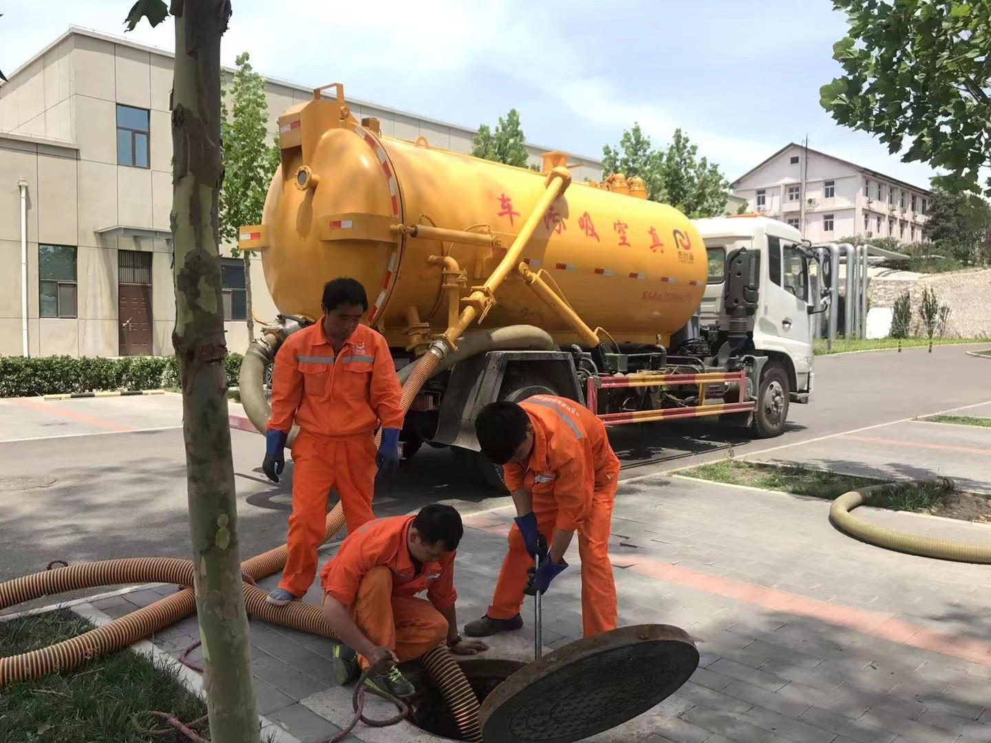 横沥镇化粪池清理与5-8吨吸粪车施工效率分析